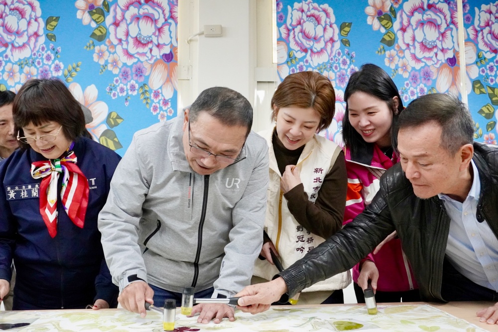 03%E4%BE%AF%E5%8F%8B%E5%AE%9C%E5%B8%82%E9%95%B7%E5%B7%A62%E8%88%87%E5%AE%A2%E5%AE%B6%E4%BA%8B%E5%8B%99%E5%B1%80%E5%8A%89%E5%86%A0%E5%90%9F%E5%B1%80%E9%95%B7%E5%8F%B33%E5%8F%8A%E8%B2%B4%E8%B3%93%E9%AB%94%E9%A9%97%E6%A4%8D%E7%89%A9%E6%A7%8C%E6%9F%93