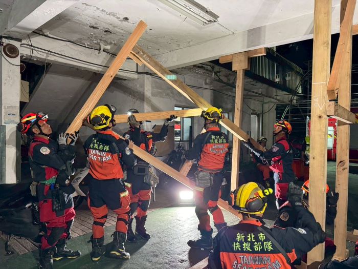 《圖說》新北消特搜部隊36小時不間斷救援訓練，加強新進特搜人員救援能力，檢視應對各項搜救行動流程。〈消防局提供〉