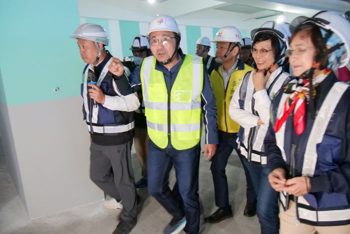 《圖說》市長視察長安立體停車場工程，工程進度逾70%，力拚明年10月完工。〈交工局提供〉