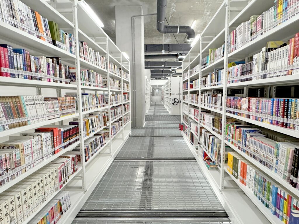 %E4%B8%AD%E5%B8%82%E5%9C%96%E7%B8%BD%E9%A4%A8%E5%9C%B0%E4%B8%8B%E4%B8%80%E6%A8%93%E5%AF%86%E9%9B%86%E6%9B%B8%E5%BA%AB %E4%BD%9C%E7%82%BA%E5%90%84%E9%96%B1%E8%A6%BD%E5%8D%80%E7%9A%84%E5%9C%96%E6%9B%B8%E5%85%B8%E8%97%8F%E6%9A%A8%E9%81%8B%E8%BC%B8%E4%B8%AD%E5%BF%83