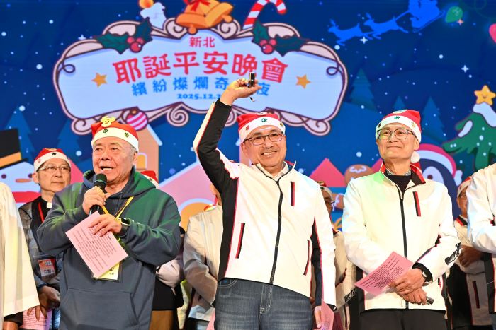 耶誕城萬人齊唱《平安夜》   侯：新北更好大家幸福安樂