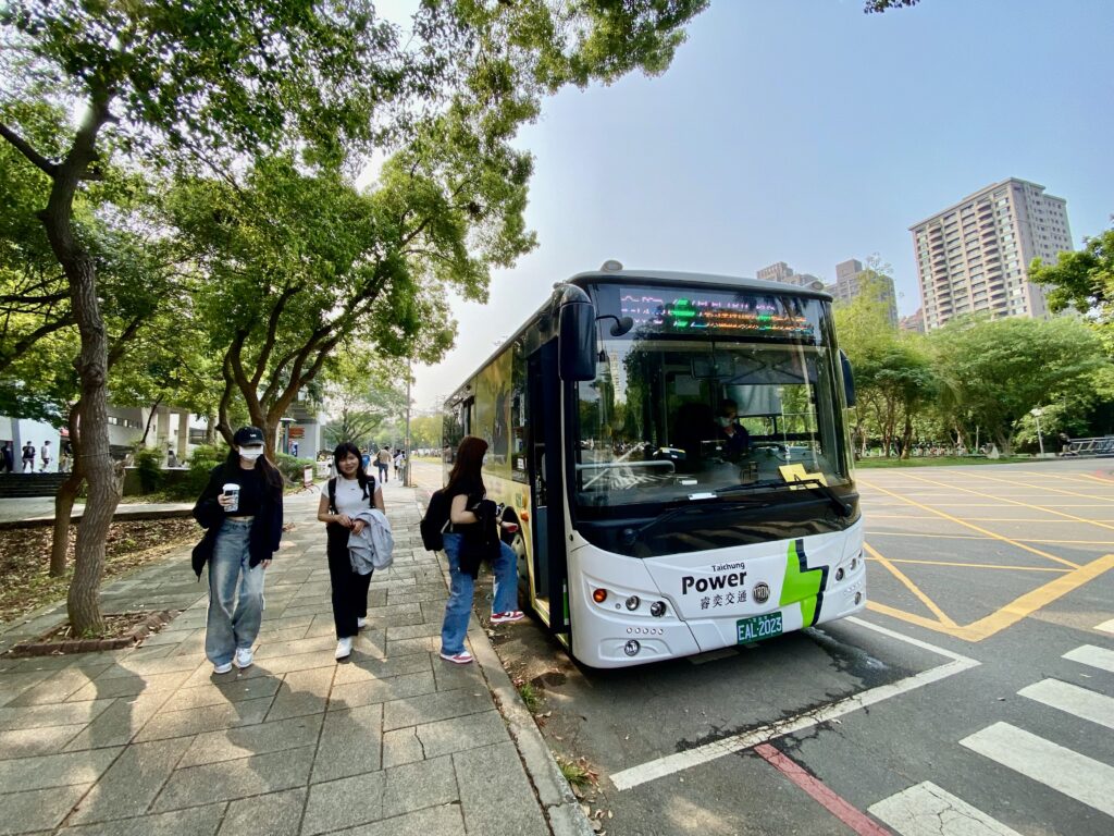 %E4%B8%AD%E5%B8%8228%E6%A2%9D%E5%85%AC%E8%BB%8A%E8%B7%AF%E7%B7%9A%E9%A7%9B%E5%85%A5%E6%A0%A1%E5%9C%92%E4%BE%BF%E5%88%A9%E5%AD%B8%E7%94%9F%E6%90%AD%E4%B9%98 %E4%B9%9F%E6%8F%90%E9%86%92%E5%AD%B8%E7%94%9F%E7%95%99%E6%84%8F %E4%B9%98%E8%BB%8A%E5%84%AA%E6%83%A0%E6%9C%9F%E9%99%90%E7%82%BA%E7%95%A2%E6%A5%AD%E7%95%B6%E5%B9%B4%E5%BA%A610