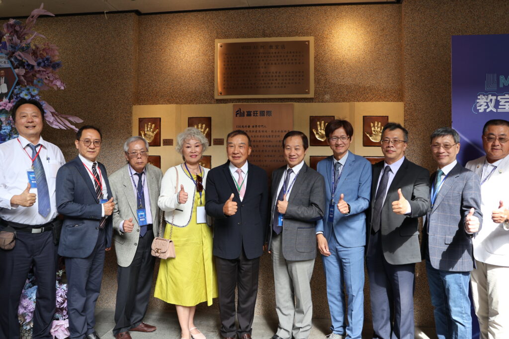 %E5%9C%96%E5%9B%9B%EF%BC%9A%E6%9D%B1%E6%B5%B7%E7%AE%A1%E7%90%86%E5%AD%B8%E9%99%A2%E9%99%A2%E9%95%B7%E6%9B%BE%E4%BF%8A%E5%A0%AF%E5%8F%B34%E8%A1%A8%E7%A4%BA%EF%BC%8CEMBA%E4%B8%8D%E5%83%85%E5%BC%95%E5%85%A5%E5%9C%8B%E9%9A%9B%E9%A0%82%E5%B0%96%E5%AD%B8%E8%A1%93%E6%80%9D%E6%83%B3%EF%BC%8C%E9%82%84%E9%82%80%E8%AB%8B%E8%AB%BE%E8%B2%9D%E7%88%BE