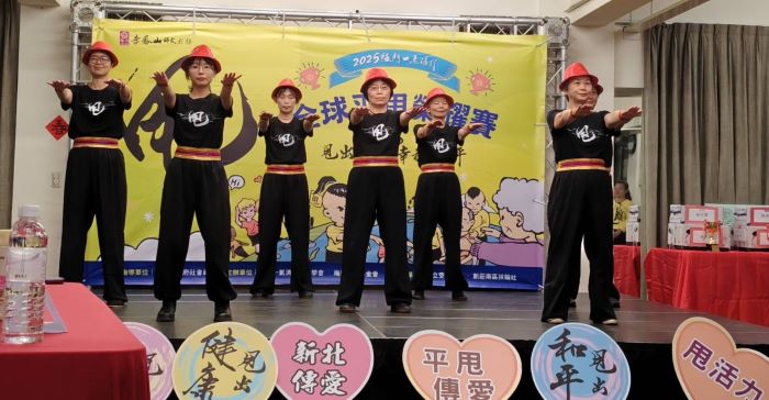 《圖說》南雄合和隊穿著平甩服整齊劃一的練功。〈社會局提供〉