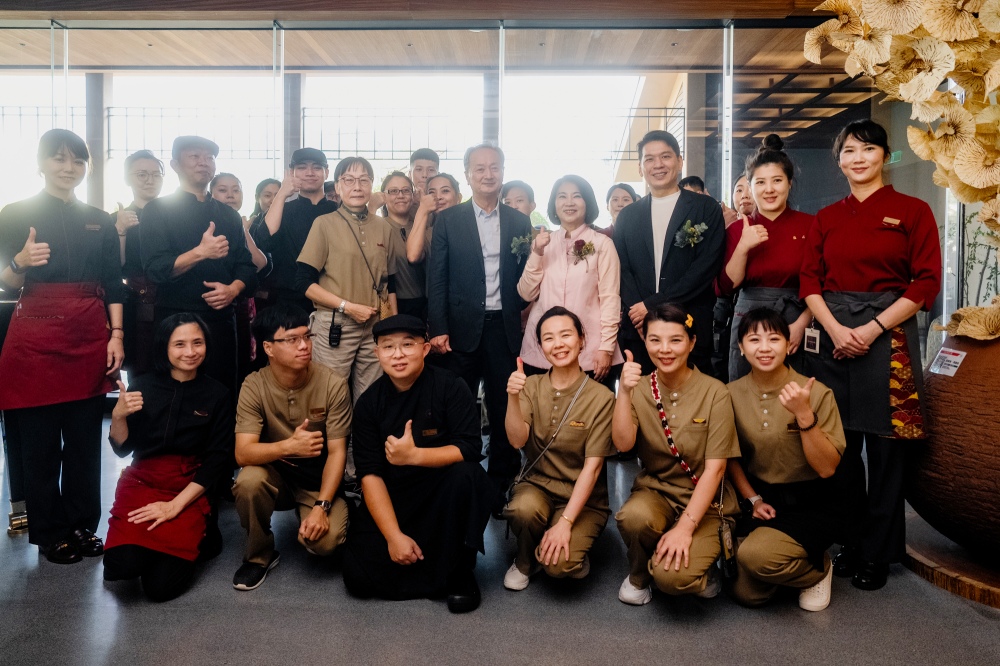 02%E5%B1%8F%E6%9D%B1%E7%B8%A3%E9%95%B7%E5%91%A8%E6%98%A5%E7%B1%B3%E5%8F%8A%E6%9D%8E%E6%9F%8F%E6%AF%85%E7%AB%8B%E6%B3%95%E5%A7%94%E5%93%A1%E5%88%B0%E5%A0%B4%E7%A5%9D%E8%B3%80%E8%88%87%E6%B1%A9%E6%B1%A9%E5%92%8C%E8%8B%91%E7%B6%93%E7%87%9F%E5%9C%98%E9%9A%8A%E5%90%88%E5%BD%B1