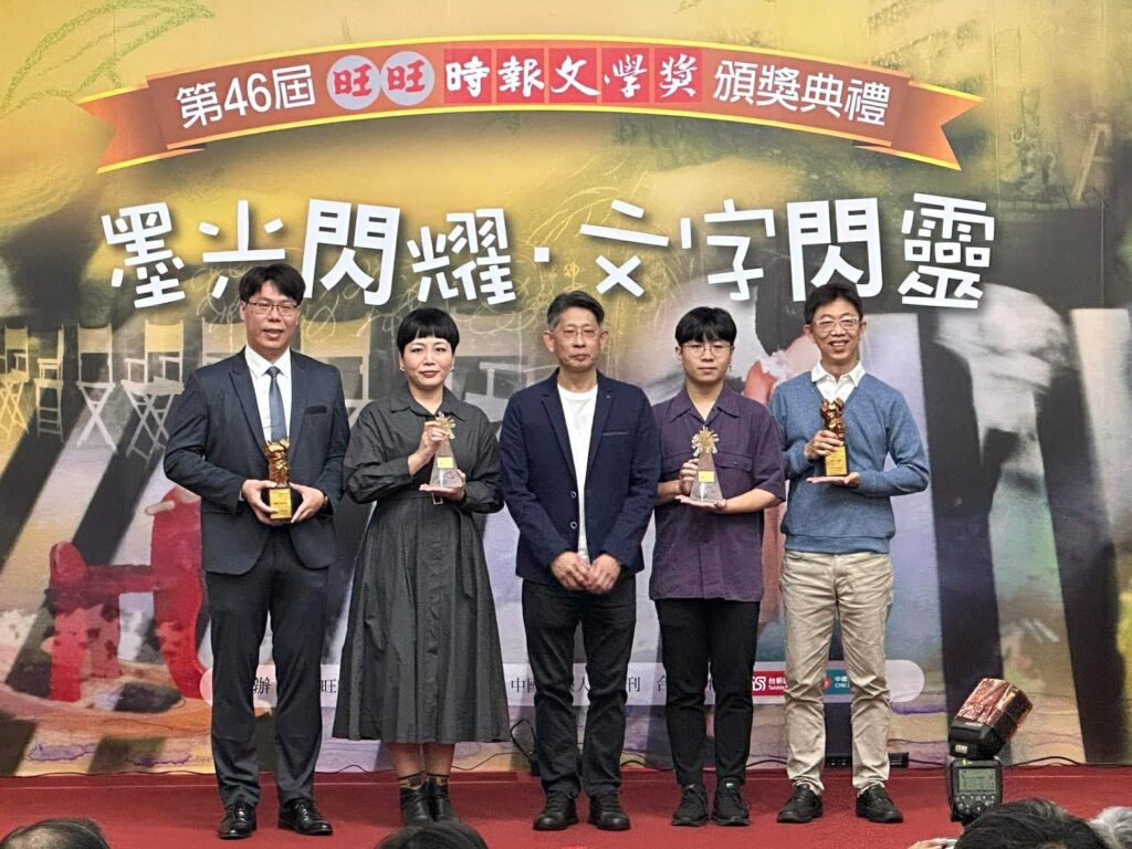 %E5%9C%96%E4%B8%80%EF%BC%9A%E6%9D%B1%E6%B5%B7%E4%B8%AD%E6%96%87%E7%B3%BB%E7%A2%A9%E5%A3%AB%E7%94%9F%E6%9E%97%E4%BD%B3%E5%84%80%E5%B7%A6%E4%BA%8C%E6%91%98%E4%B8%8B%E7%AC%AC21%E5%B1%86%E6%9E%97%E6%A6%AE%E4%B8%89%E6%96%87%E5%AD%B8%E7%8D%8E%E6%96%B0%E8%A9%A9%E7%B5%84%E4%BD%B3%E4%BD%9C%EF%BC%8C%E4%BB%A5%E5%8F%8A%E7%AC%AC46%E5%B1%86%E6%99%82