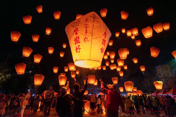 《圖說》新北市平溪天燈節以獨特文化魅力吸引世界目光，多次讓國際看見新北文化影響力。〈觀旅局提供〉