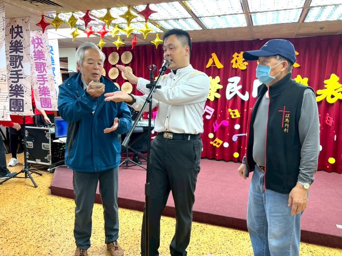 《圖說》慰勞榮民同樂表演。〈八德榮家提供〉