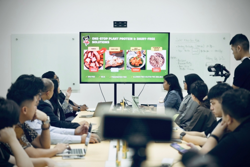 02Burgreens %E6%98%AF%E5%8D%B0%E5%B0%BC%E6%9C%80%E5%85%B7%E4%BB%A3%E8%A1%A8%E6%80%A7%E7%9A%84%E6%B0%B8%E7%BA%8C%E6%A4%8D%E7%89%A9%E6%80%A7%E9%A4%90%E9%A3%B2%E5%93%81%E7%89%8C