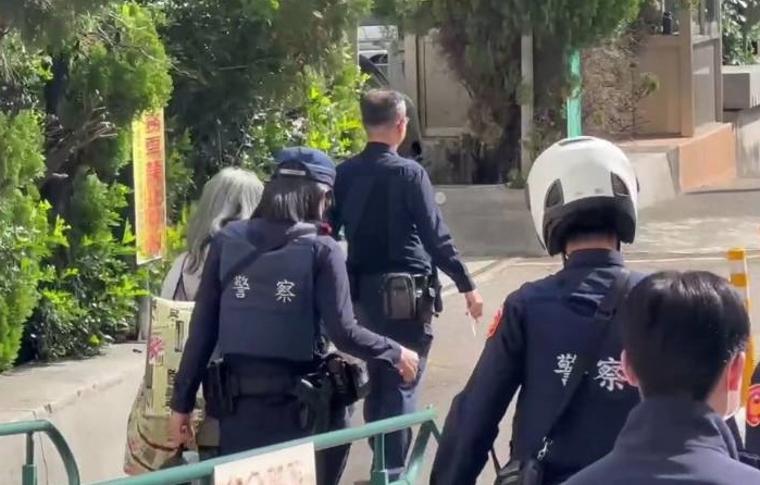 %E5%A9%A6%E4%BA%BA%E6%94%9C%E5%B8%B6%E8%8F%9C%E5%88%80%E6%AC%B2%E9%80%B2%E5%85%A5%E6%B3%95%E9%99%A2%E6%89%80%E9%95%B7%E8%94%A1%E6%98%8E%E6%9D%BE%E7%8E%87%E5%93%A1%E5%B8%B6%E5%9B%9E%E5%81%B5%E8%BE%A6