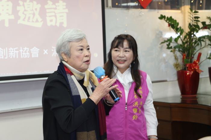 《圖說》珍寶貝未來創新協會理事長林玉燕（左）表示，搶在馬年前成立第一處據點，象徵一馬當先。〈社會局提供〉