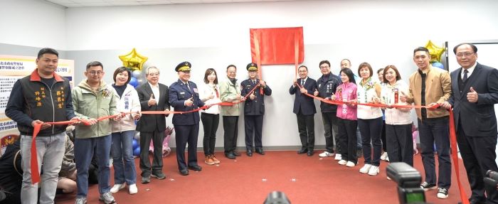 《圖說》新北市政府警察局捷運警察隊成立揭牌合影。〈警察局提供〉