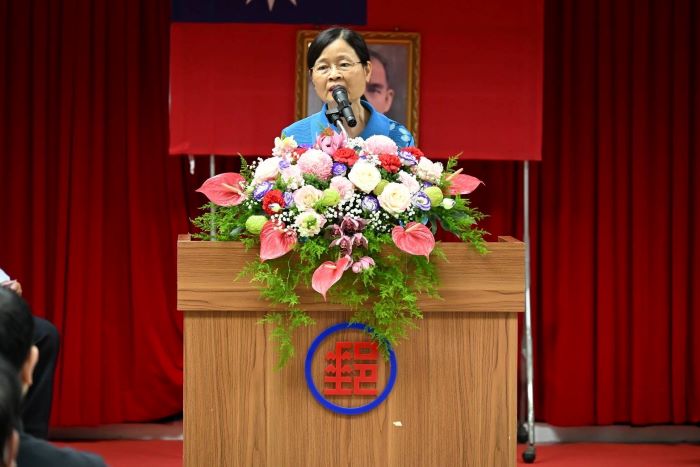 《圖說》板橋郵局新任局長胡美惠期許全體同仁齊心努力下，深化顧客服務，為社會注入更多正能量，再創業績高峰。〈板橋郵局提供〉