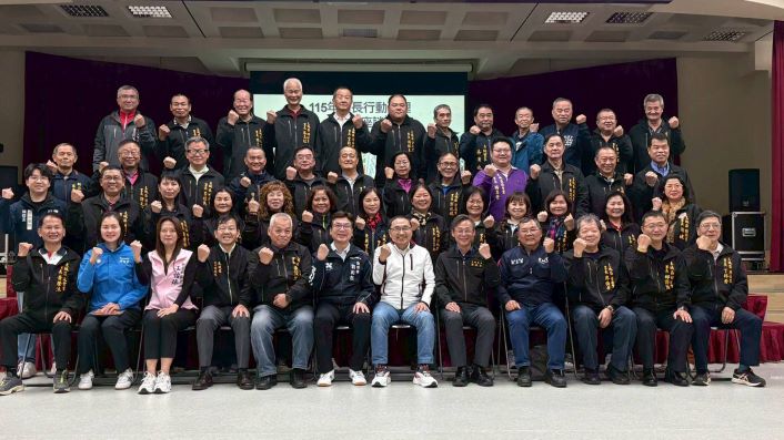 《圖說》侯友宜市長與土城區民代、里長合影。〈民政局提供〉