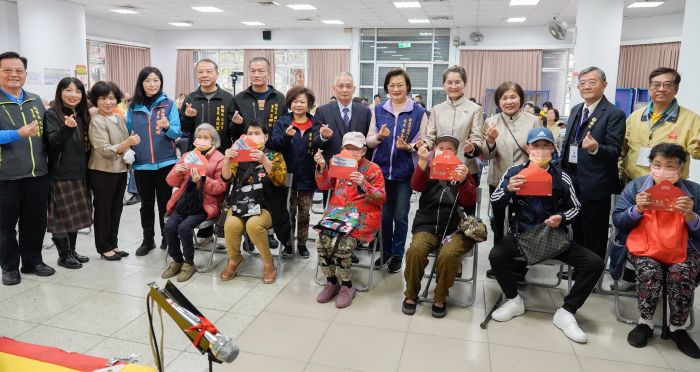 《圖說》天慈愛心功德會結合各界善心，長年於新北地區舉辦「點亮希望 讓愛飛揚」愛心關懷公益活動。〈社會局提供〉
