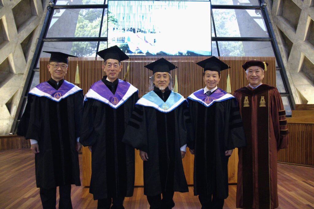 %E5%9C%96%E8%AA%AA%E4%BA%8C%EF%BC%8C%E6%9D%B1%E6%B5%B7%E5%A4%A7%E5%AD%B816%E6%97%A5%E6%96%BC%E8%B7%AF%E6%80%9D%E7%BE%A9%E6%95%99%E5%A0%82%E9%9A%86%E9%87%8D%E8%88%89%E8%A1%8C%E5%A7%9A%E4%BB%81%E5%96%9C%E5%90%8D%E8%AD%BD%E5%8D%9A%E5%A3%AB%E5%AD%B8%E4%BD%8D%E9%A0%92%E6%8E%88%E5%85%B8%E7%A6%AE%EF%BC%8C%E8%A1%A8%E5%BD%B0%E5%85%B6%E9%95%B7%E5%B9%B4