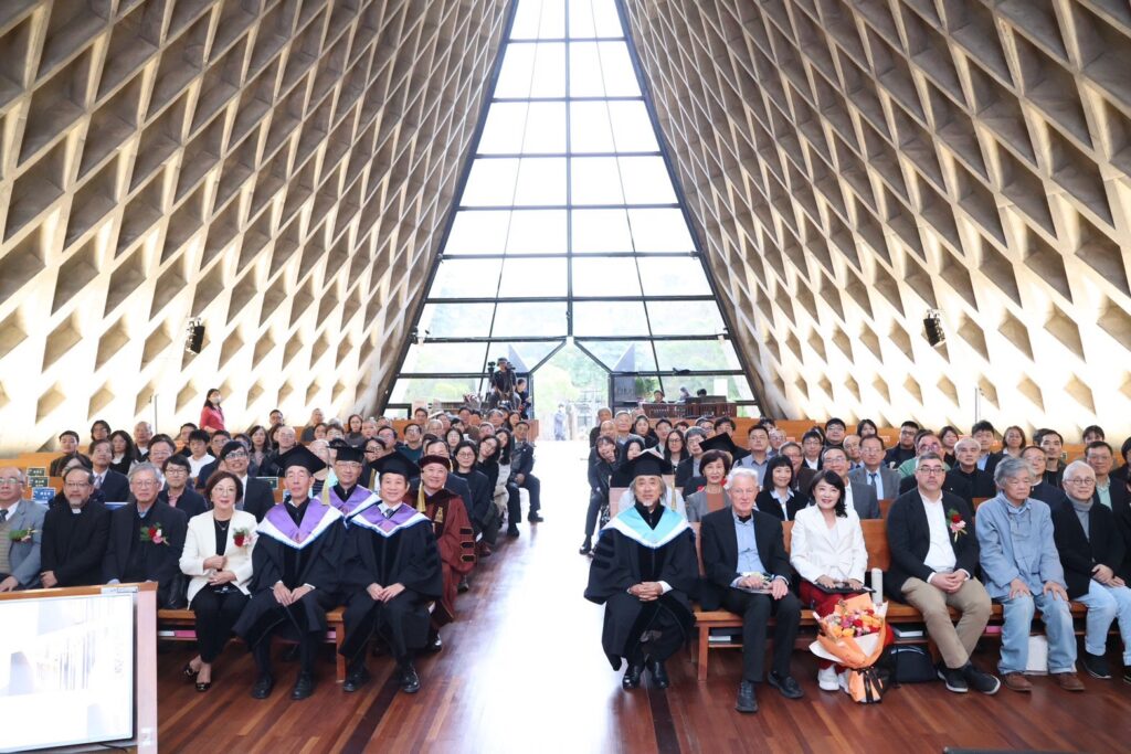 %E5%9C%96%E8%AA%AA%E4%B8%89%EF%BC%8C%E5%BC%B5%E5%9C%8B%E6%81%A9%E6%A0%A1%E9%95%B7%E6%8C%87%E5%87%BA%E7%8D%B2%E9%A0%92%E6%9D%B1%E6%B5%B7%E5%A4%A7%E5%AD%B8%E5%90%8D%E8%AD%BD%E5%8D%9A%E5%A3%AB%E5%BF%85%E9%A0%88%E5%90%8C%E6%99%82%E5%85%B7%E5%82%99%E5%AD%B8%E8%A1%93%E5%9C%B0%E4%BD%8D%E3%80%81%E7%8D%B2%E7%8D%8E%E6%88%90%E5%B0%B1%E3%80%81%E7%94%A2%E6%A5%AD