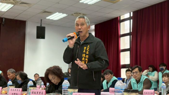 《圖說》三芝錫板里陳燕國里長關心海灣公園整體規劃。〈民政局提供〉