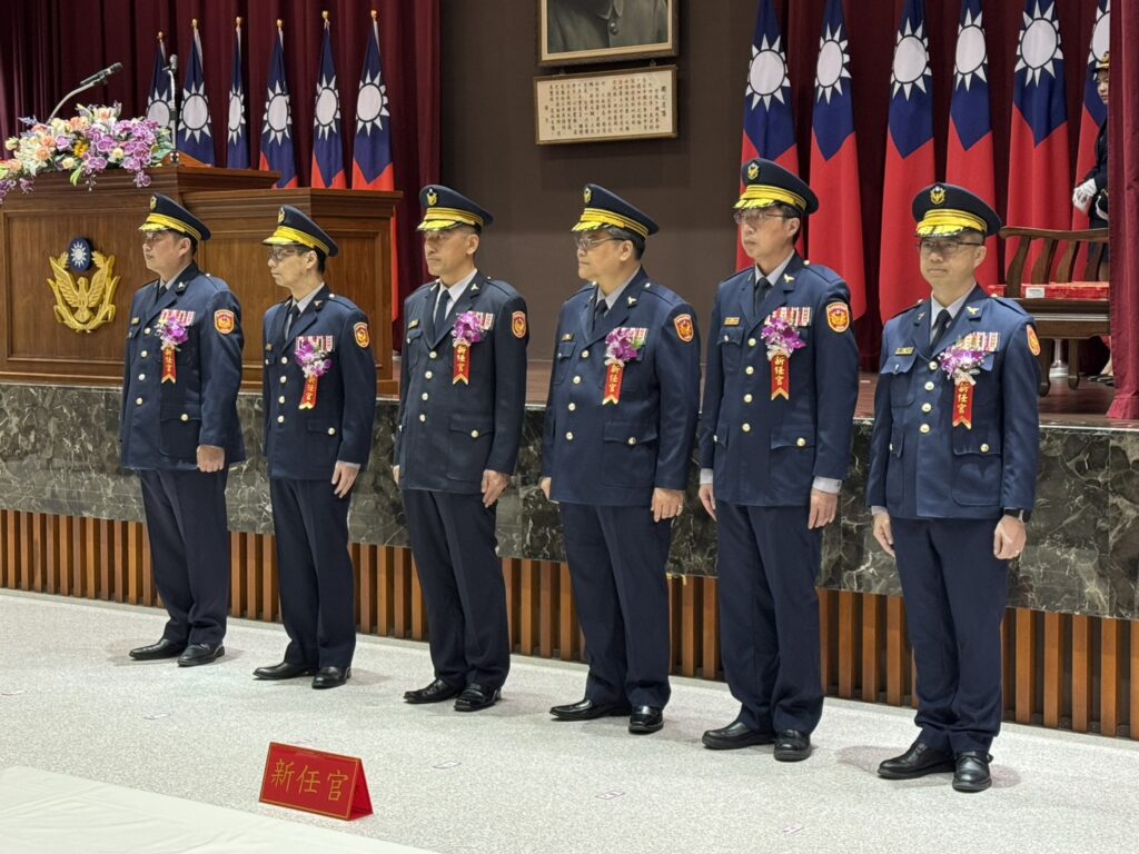 %E4%B8%AD%E5%B8%82%E8%AD%A6%E5%B1%80%E8%88%89%E8%A1%8C%E4%BD%88%E9%81%94%E4%BA%A4%E6%8E%A5%E9%84%AD%E7%85%A7%E6%96%B0%E5%B0%8D%E5%85%AD%E4%BD%8D%E5%AE%98%E8%AD%A6%E8%82%AF%E5%AE%9A 1