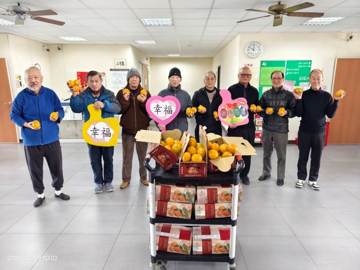 《圖說》總統府每年春節前夕致贈賀禮，對榮家長輩而言不僅是一份節慶心意，更象徵國家始終記得他們的付出與貢獻。〈板橋榮家提供〉