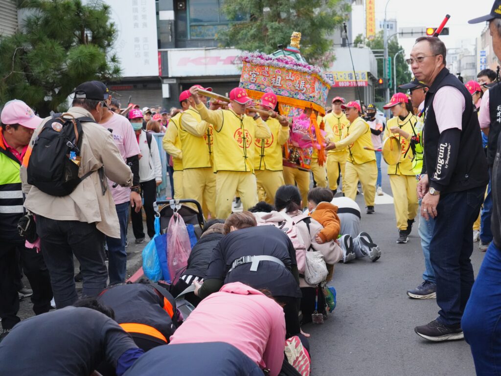 %E5%A4%A7%E6%89%B9%E4%BF%A1%E7%9C%BE%E8%B7%AA%E6%8B%9C%E8%BA%A6%E8%BD%8E%E5%BA%95 0