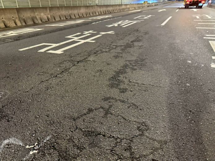 《圖說》大漢橋、新海橋1月30日至2月1日夜間進行路面銑鋪，將封閉部分平面車道，前往新莊方向車輛請提前改道。圖為大漢橋。〈工務局提供〉