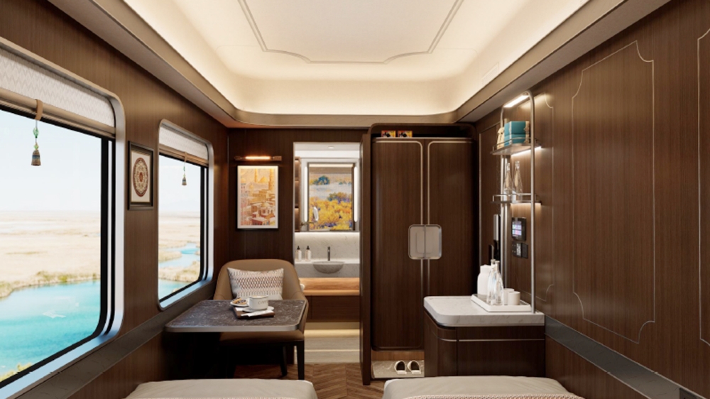 「新東方快車」2026年5/4日首航  陸上「頂級郵輪」一票難求 新疆暮春初夏賞花浪漫遊首選