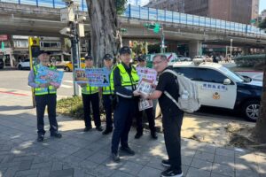 反詐  馬力全開  迎新春  中正一警華山文創園區設機動派出所  春節前巡守宣導雙管齊下安民心