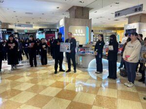 馬年新春不  馬  虎  中正一警進駐新光三越 宣導  酒後不上馬  識詐守荷包