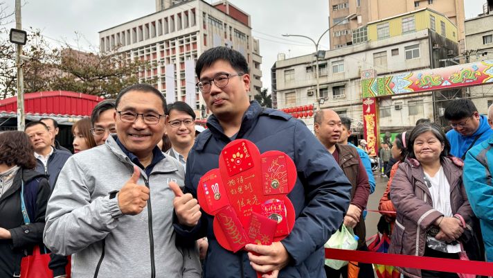 大年初四開門見喜     侯友宜與市民接神迎福