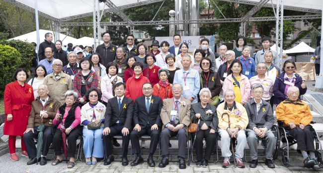 《圖說》新北市政府為紀念二二八事件79周年，今日在三重二二八公園舉行追思紀念儀式合照。〈民政局提供〉