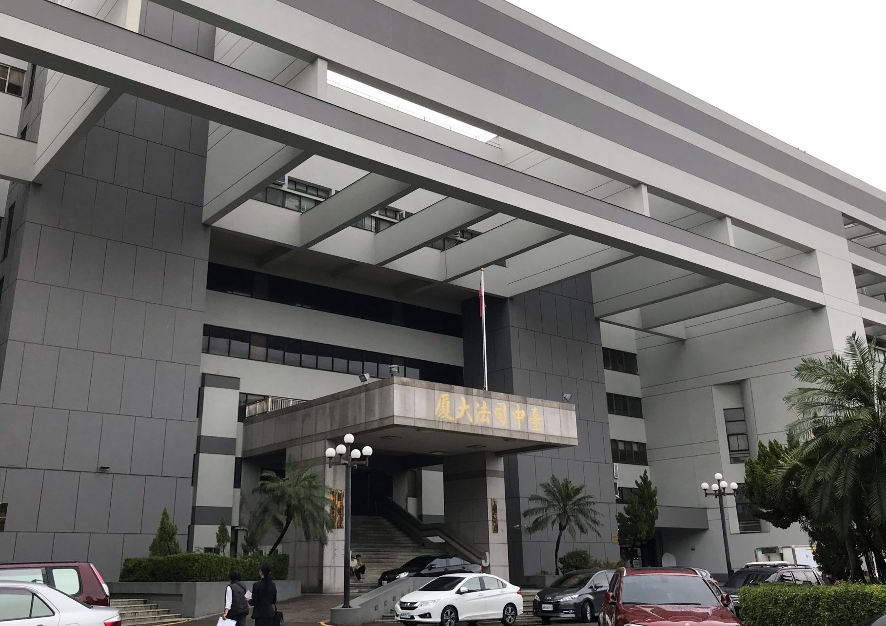 男子在麗寶樂園裸露生殖器           法官判處九千元罰金