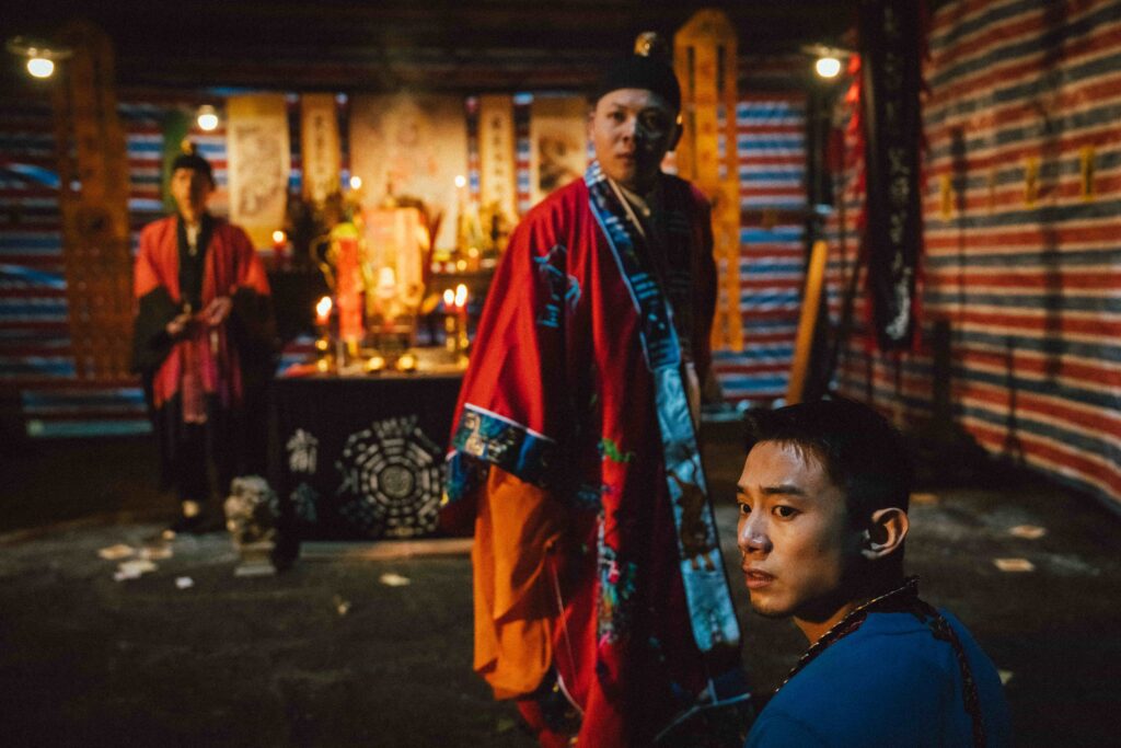 《死亡之握：鬼牽手》同學會變奪命修羅場！嚴正嵐遭怒嗆「你最噁心」　人性黑暗全面引爆