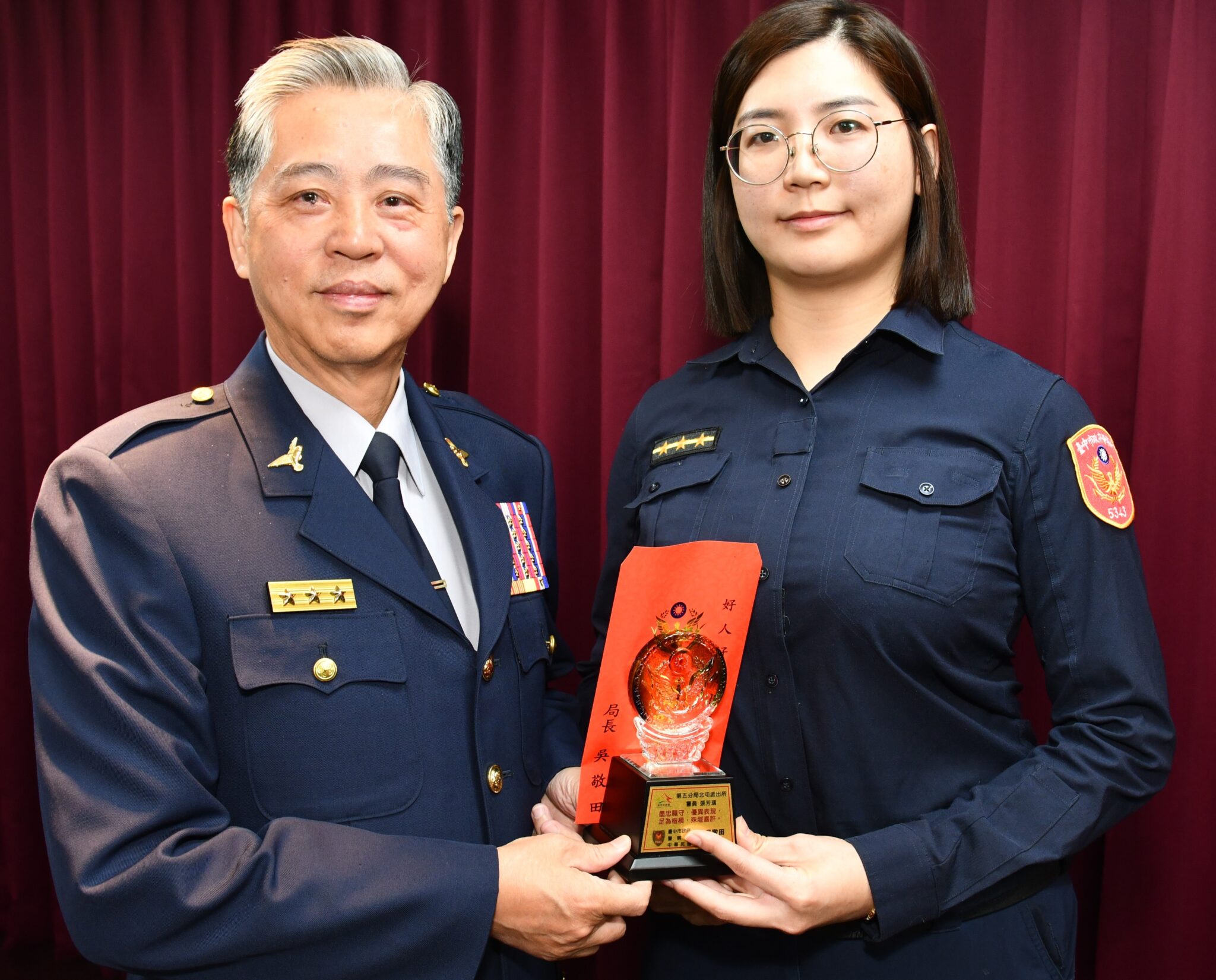 張芳瑀破門拯救輕生女子          局長吳敬田會報公開表揚