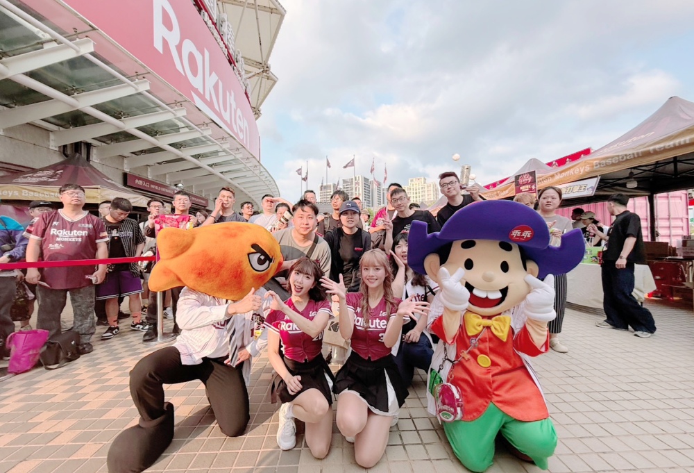 職棒球季熱血開打！乖乖全台應援跑透透   香魚君三隊現身成最萌焦點