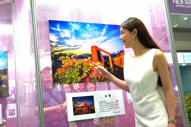 感受土地原點美學饗宴  萬金杜鵑攝影展登場
