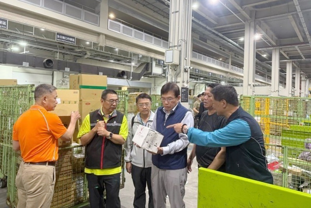 王國材董事長慰問物流園區同仁  作業中心預定本週逐漸步入正軌