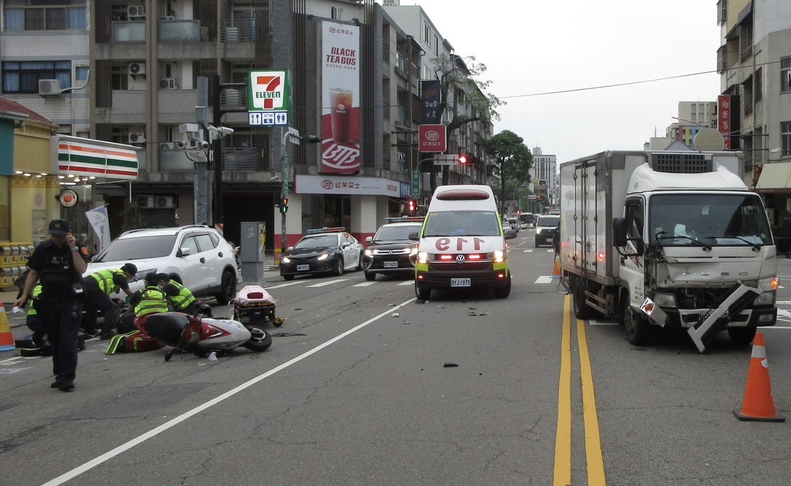 北區發生一死亡車禍       現場為閃光號誌路口