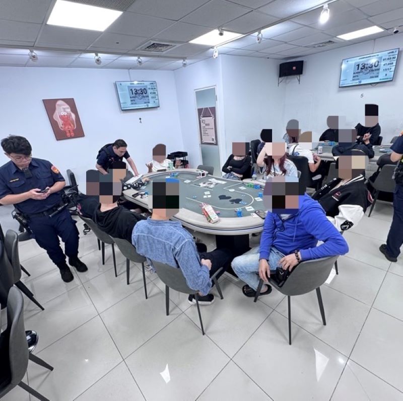 深夜掃蕩職業賭場  中和警逮20人查扣千萬籌碼