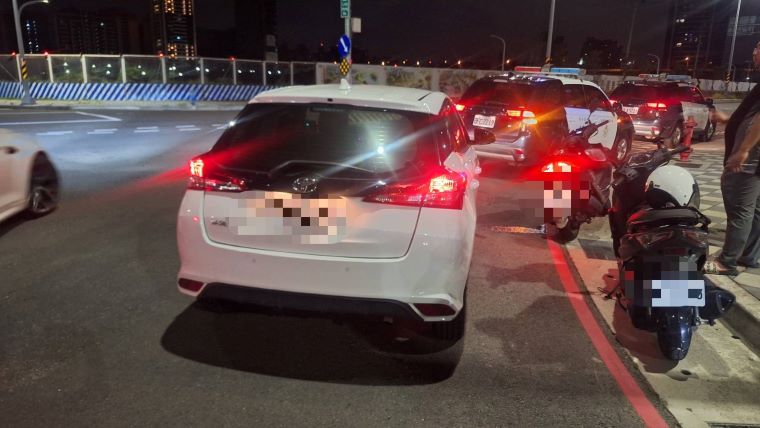 疑飆車族凌晨集結　   新莊警聯防攔查6車17人
