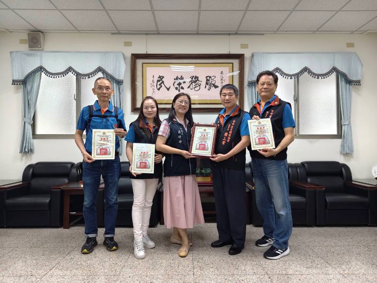 退伍袍澤情深意重  周三貴端午前夕送暖南投榮民眷