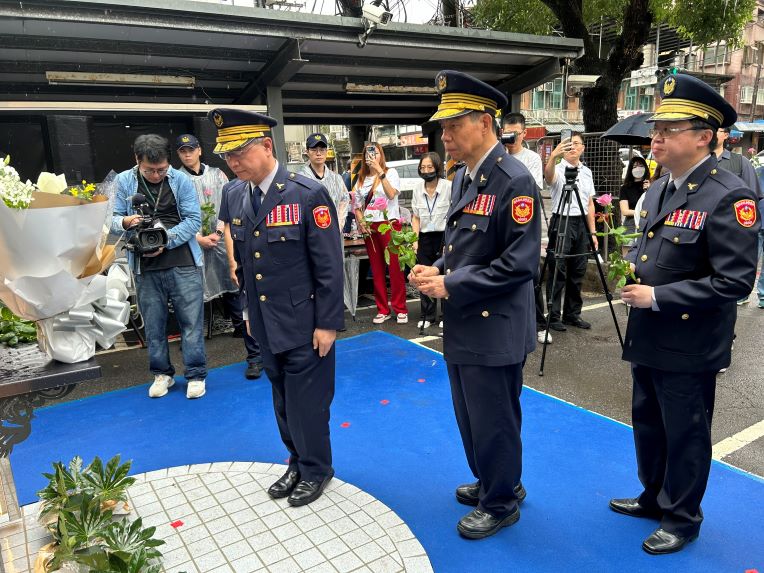 雨中追憶英雄身影  土城警警察節揭牌「正義之光」追念英勇所長