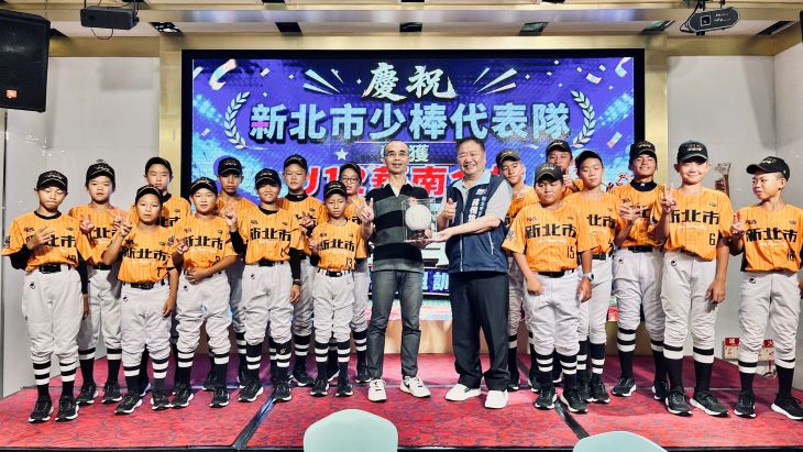 新北之光！中港國小稱霸華南金控盃  議長蔣根煌親贈獎勵金